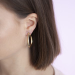 Boucles d'oreilles clip dorées - vue porté 2