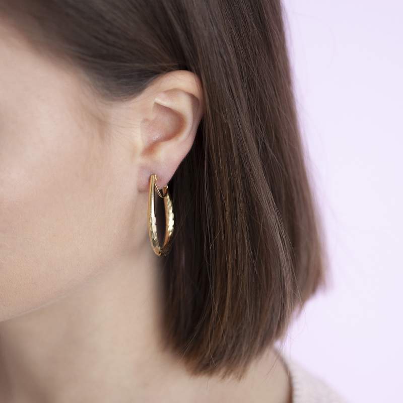 Boucles d'oreilles clip dorées - vue porté 2