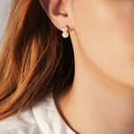 Boucles d'oreilles or 750 jaune double perle de culture du Japon - vue porté 1