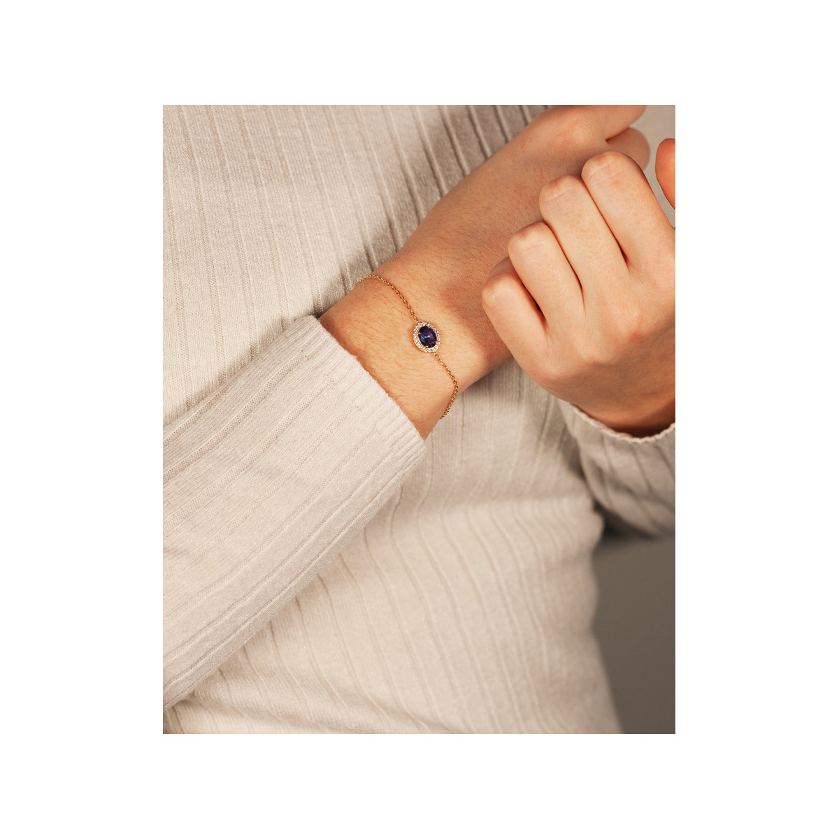 Bracelet plaqué or ovale pierre imitation bleue et zirconias 18 cm - vue porté 1