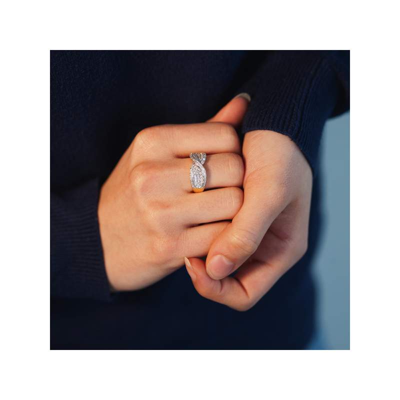 Bague plaqué or croisée zirconias - vue porté 1