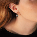 Boucles d'oreilles argent 925 pendants perles de culture de Tahiti - vue porté 1