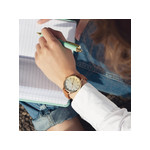 Montre femme dorée bracelet synthétique marron - vue porté 2