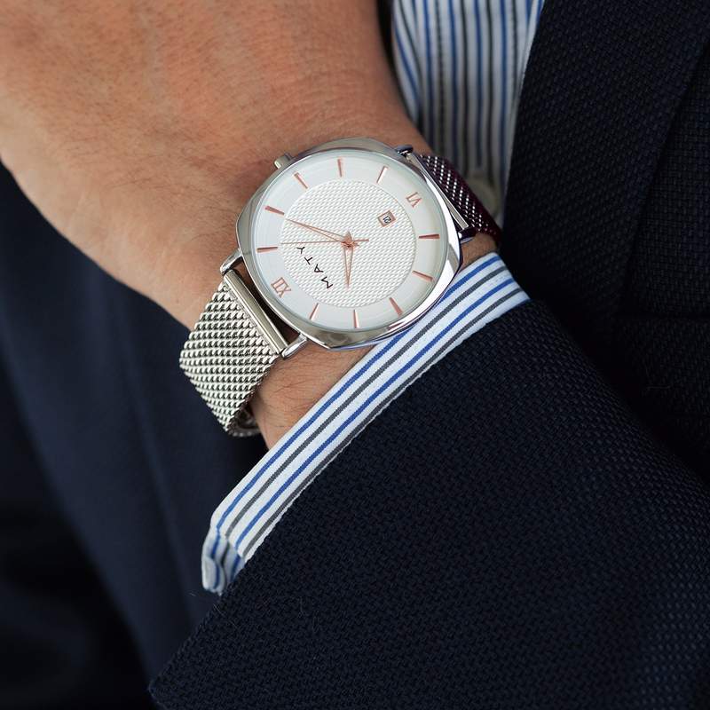 Montre homme chromée bracelet maille milanaise acier - vue porté 1