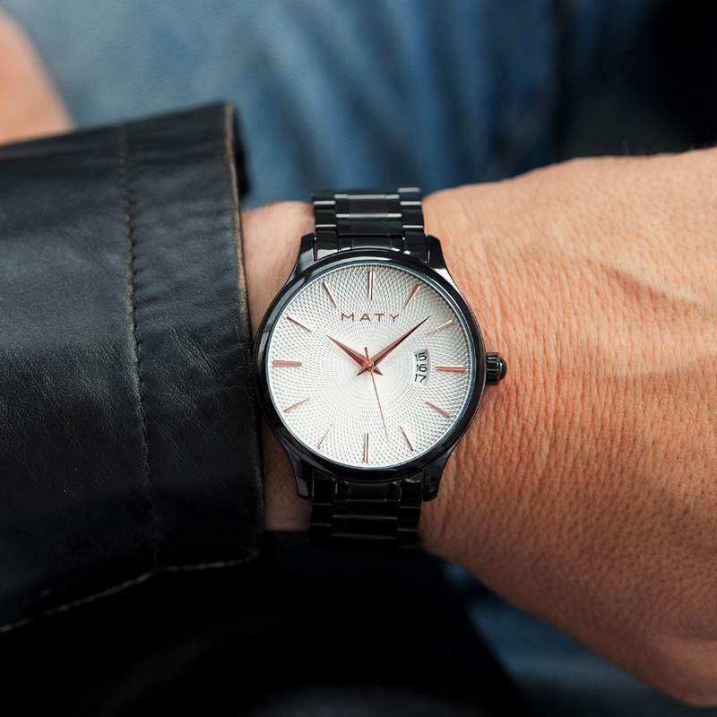 Montre MATY acier noir - vue porté 1