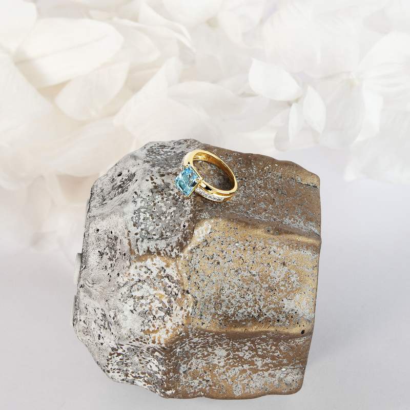 Bague 2 ors 375 topaze bleue rectangulaire et diamants - vue D3