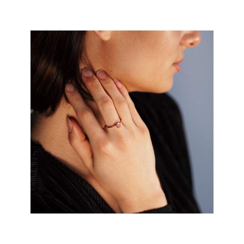 Bague or 375 2 tons morganite ovale et diamants - vue porté 1