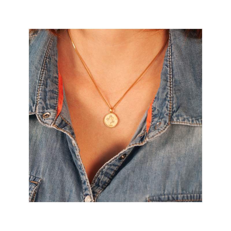 Pendentif plaqué or zodiaque balance zirconias - vue porté 1