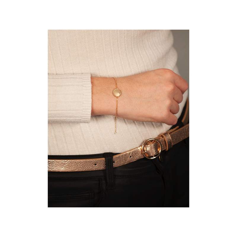 Bracelet plaqué or médaille ronde personnalisable 18 cm - vue porté 1
