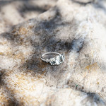 Bague or 375 blanc quartz verts - vue D3