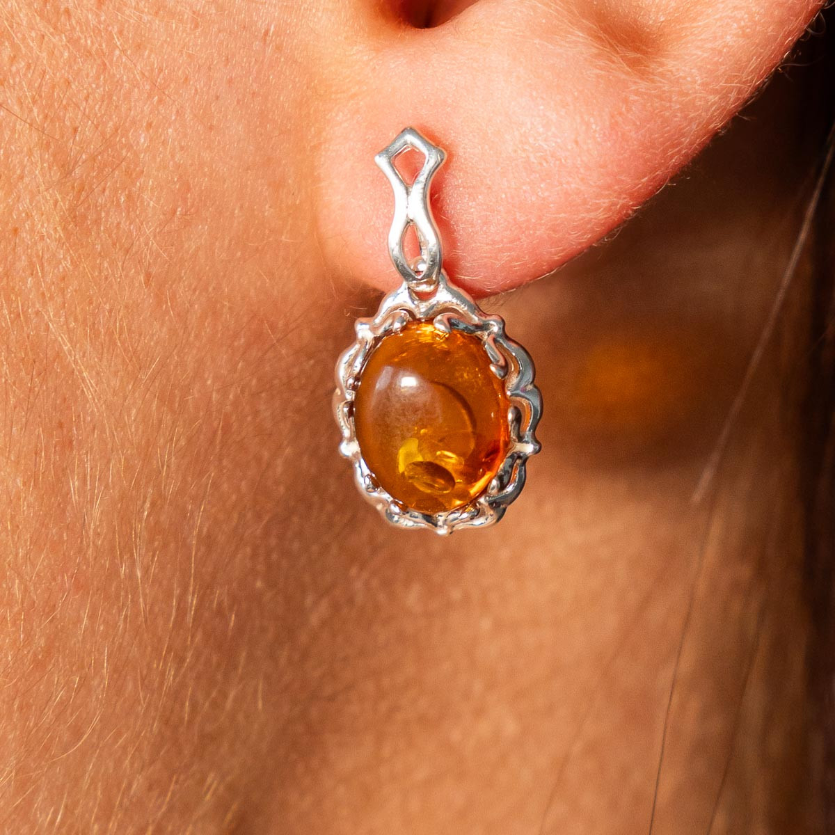 Boucles d'oreilles argent 925 ovales ambre - vue porté 3