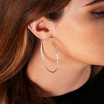 Créoles argent 925 striées 60 mm - vue porté 1