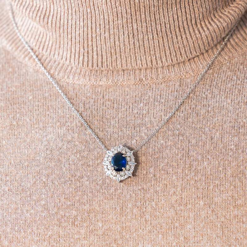 Collier argent 925 pierre bleue et zirconias 45 cm - vue porté 3
