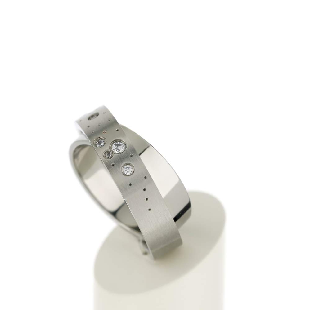 Bague acier anneaux entrelacés zirconia blanc - vue 4