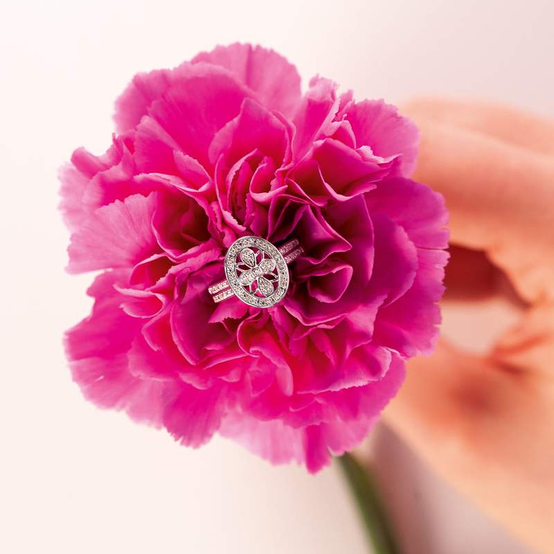 Bague or 375 blanc ovale ajourée diamants - vue D3