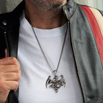 Pendentif acier dragon ailé - vue porté 1