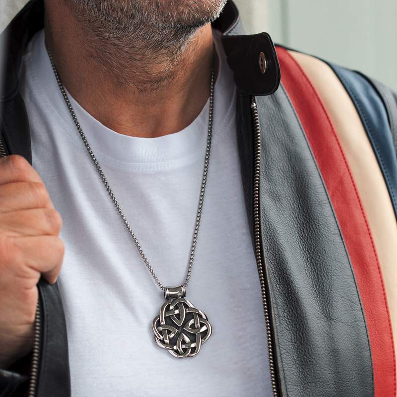 Pendentif acier - vue porté 1