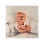 Bague or 375 2 tons saphir ovale et diamants - vue porté 1