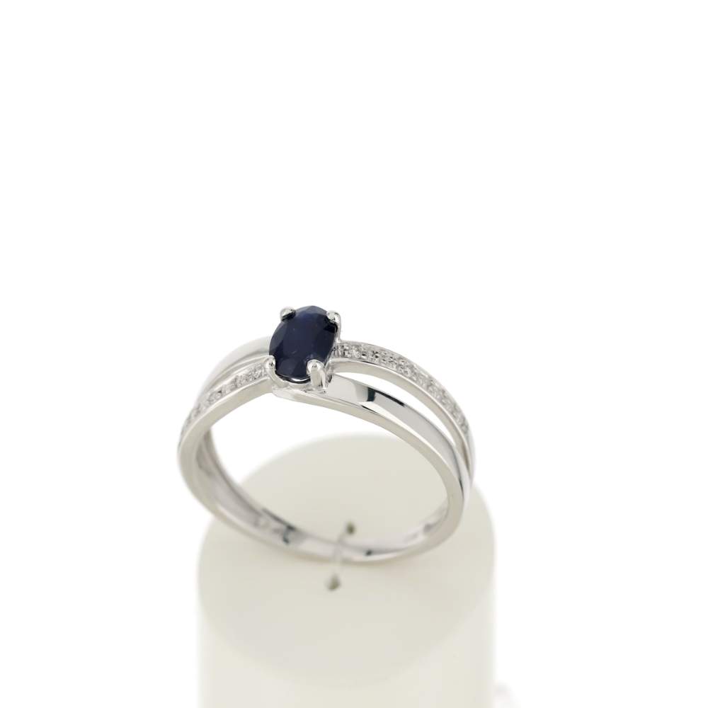 Ring van 375 witgoud met ovale saffier en diamanten - afbeelding 2