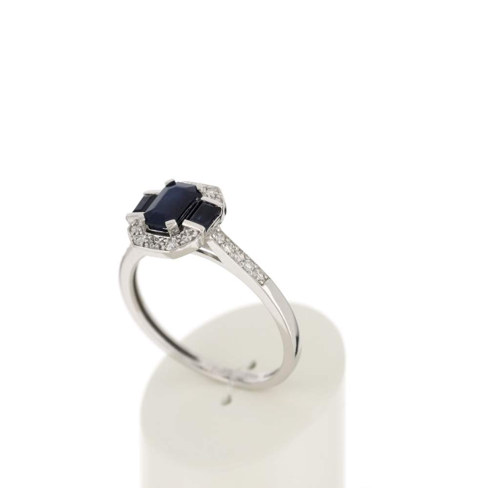 Bague or blanc 750 saphirs rectangulaires et diamants - vue 3