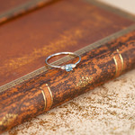 Bague or blanc 375 topaze bleue traitée carrée et diamants - vue D1