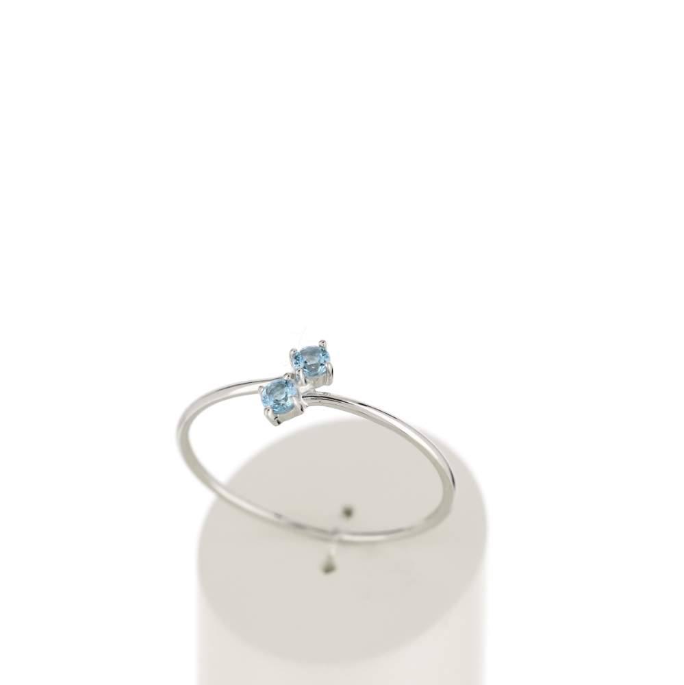 Bague or 375 blanc topazes traitées Swiss Blue - vue 2