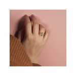 Bague or 375 jaune fleur émeraudes - vue porté 2