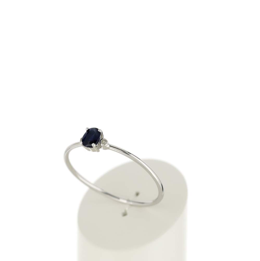 Bague or blanc 375 saphir ovale et diamants - vue 3