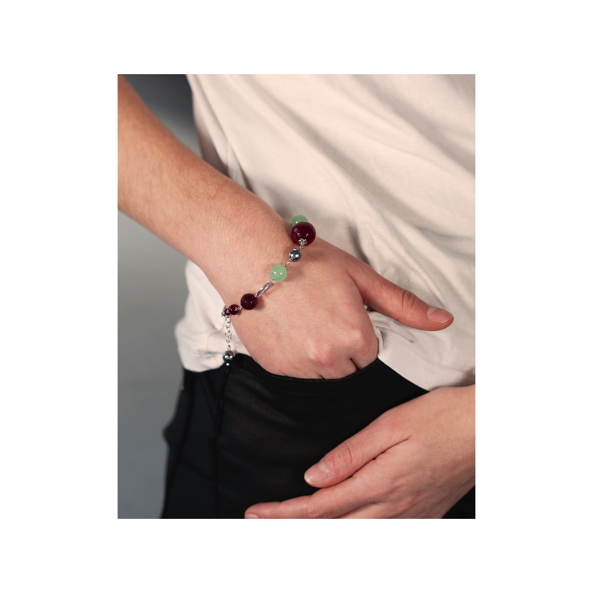 Bracelet argent 925 jades et pierres imitation rouges 23 cm - vue porté 1