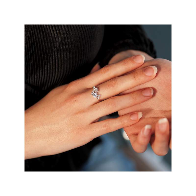 Bague or 375 blanc zirconias - vue porté 1