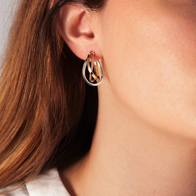 Boucles d'oreilles 3 ors 375 entrelacées - vue porté 1