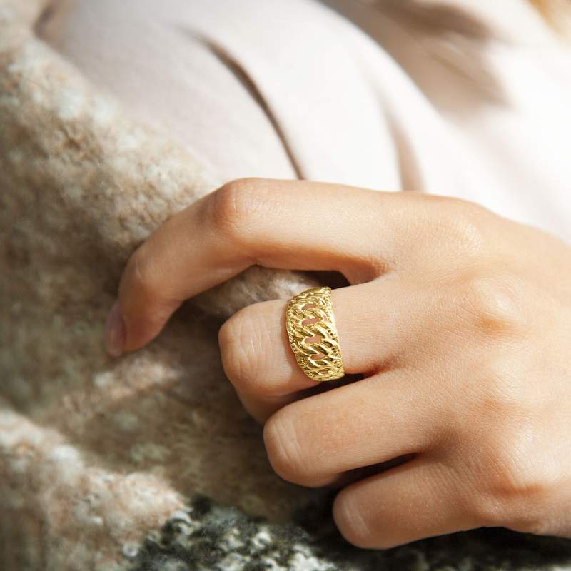 Bague or jaune 375 chaîne - vue porté 2