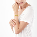 Bracelet or 750 jaune maille américaine 19 cm - vue porté 1