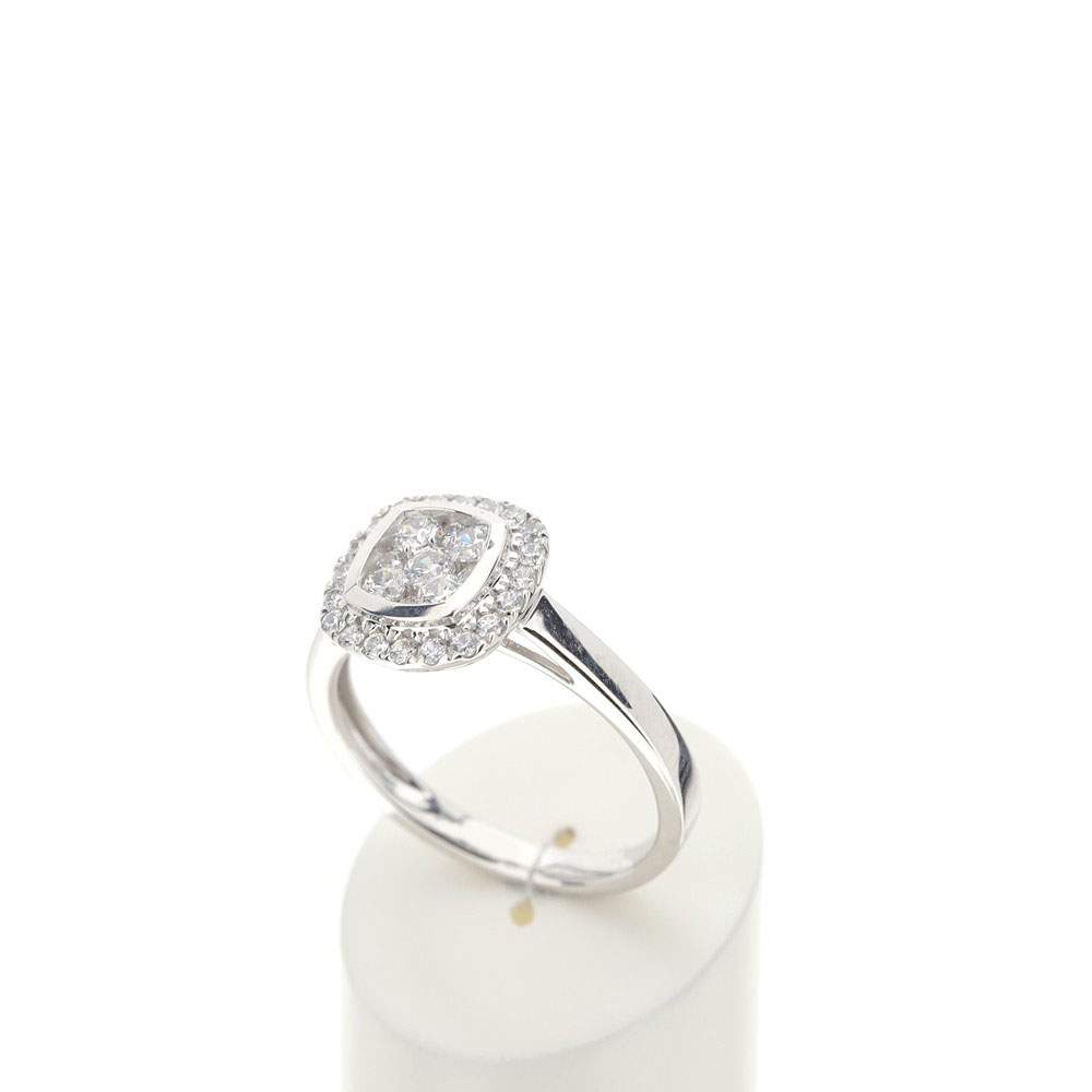 Bague or 750 blanc carrée diamants synthétiques 0,50 carat - vue 3