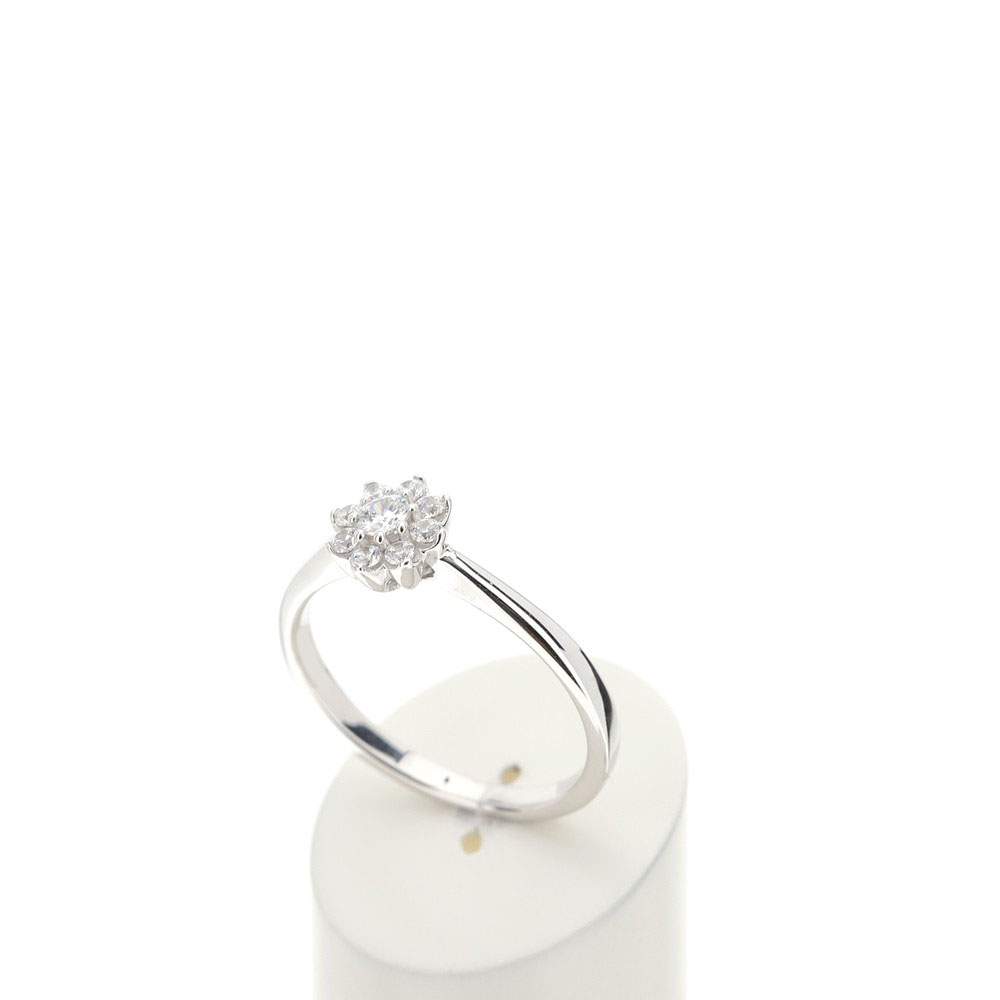 Bague or 750 blanc fleur diamants synthétiques 0,25 carat - vue 3