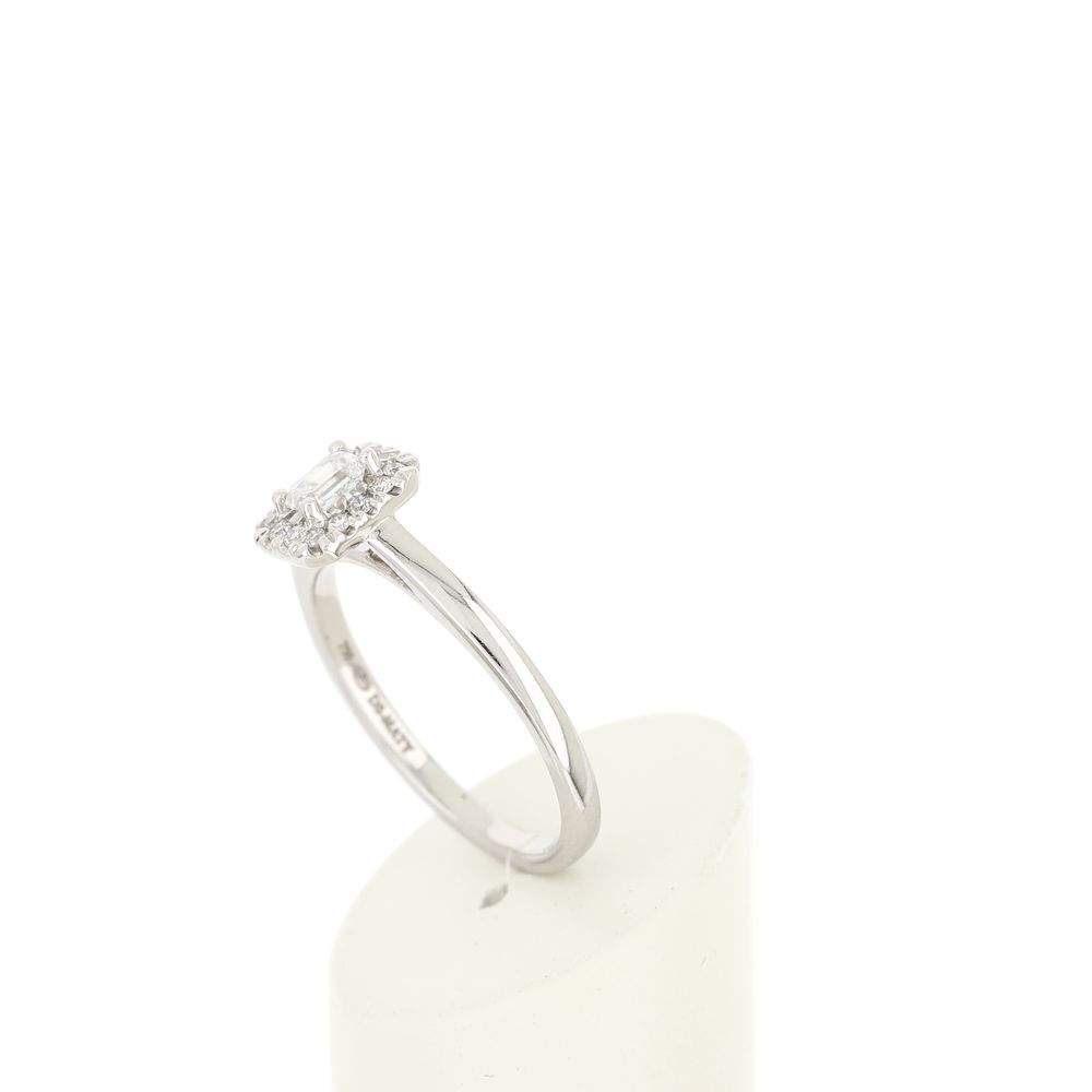 Bague or 750 blanc rectangulaire diamants synthétiques 0,34 carat - vue 4