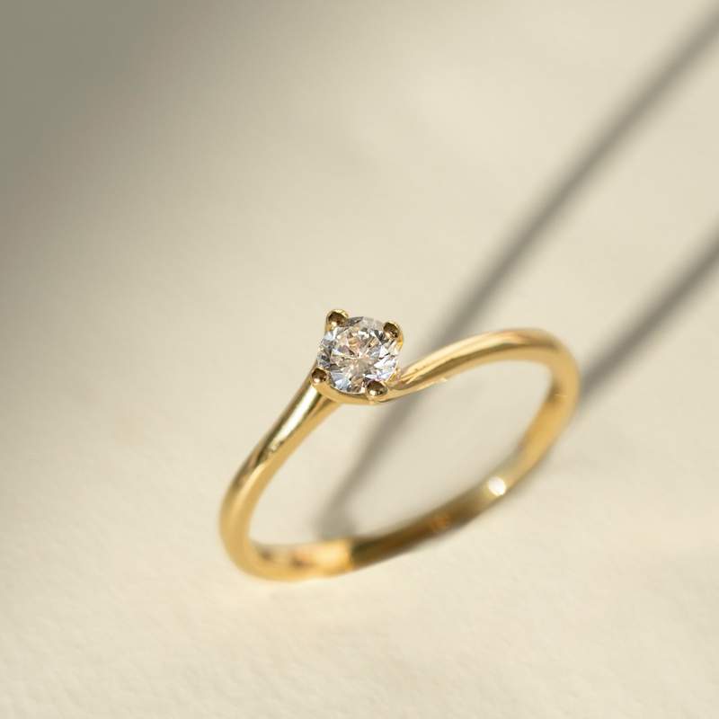 Solitaire or 750 jaune diamant synthétique 0,25 carat - vue D1