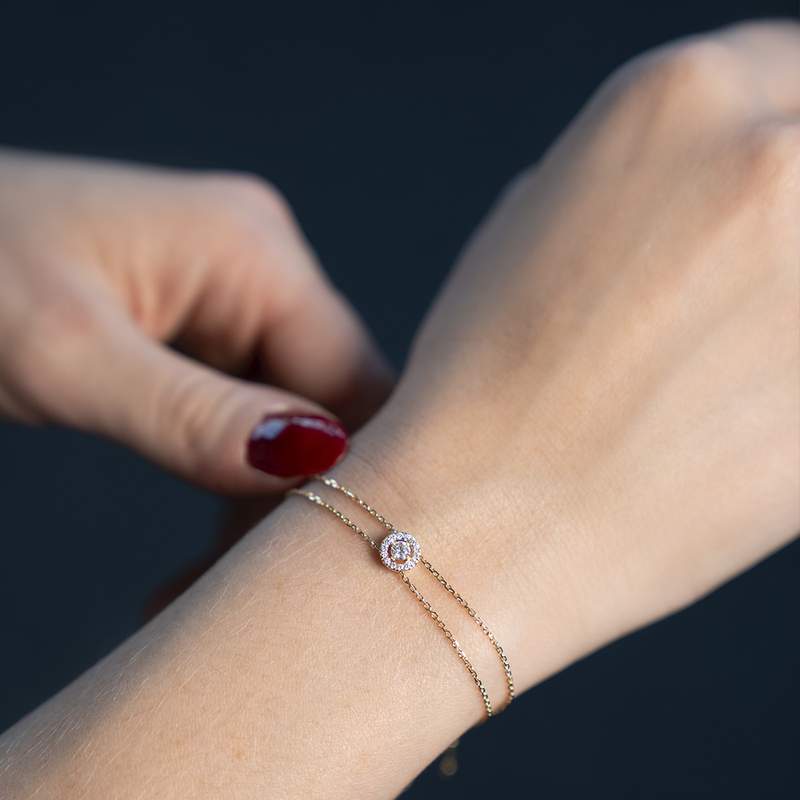 Bracelet or 750 jaune entourage diamant DSI2 18cm - vue porté 1
