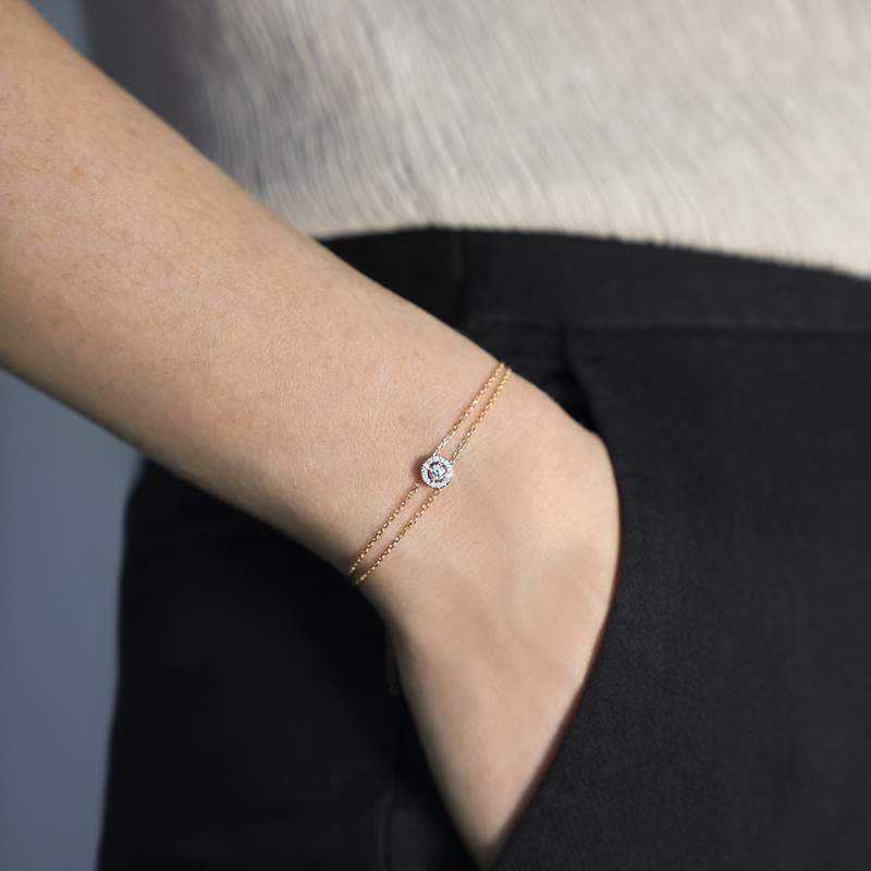 Bracelet or 750 jaune entourage diamant DSI2 18cm - vue porté 2
