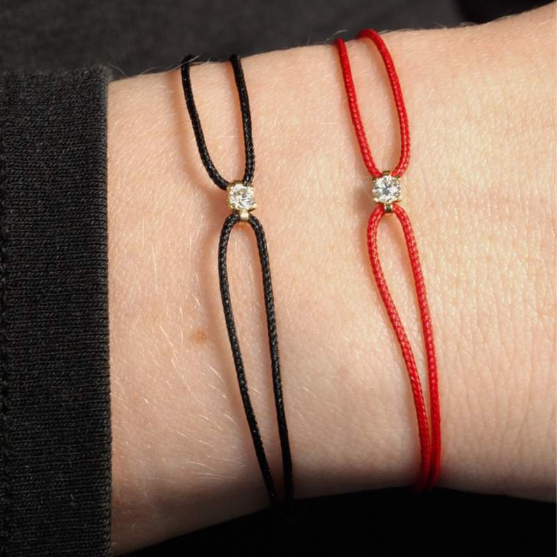 Bracelet or 750 jaune diamant 0.1 carat cordon rouge - vue porté 2