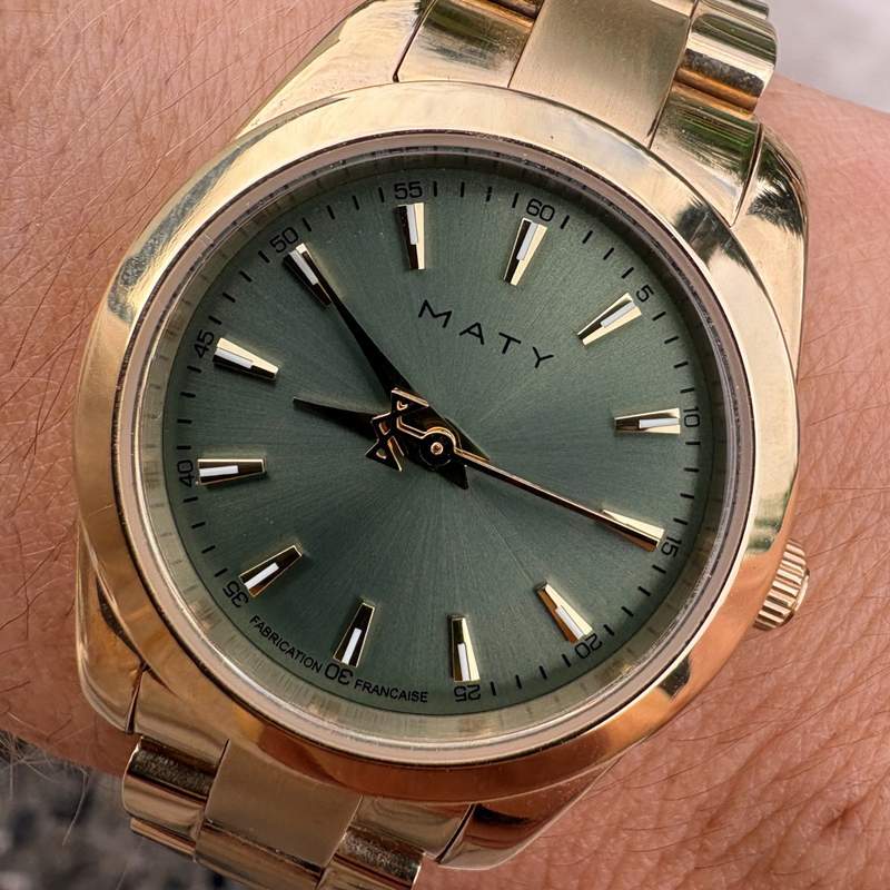 Montre HERITAGE femme bracelet acier inoxydable doré - vue porté 2