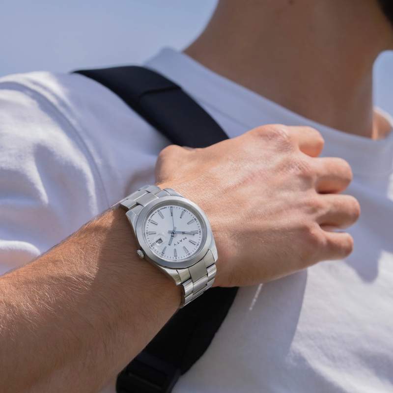 Montre HERITAGE homme bracelet acier inoxydable blanc - vue porté 1
