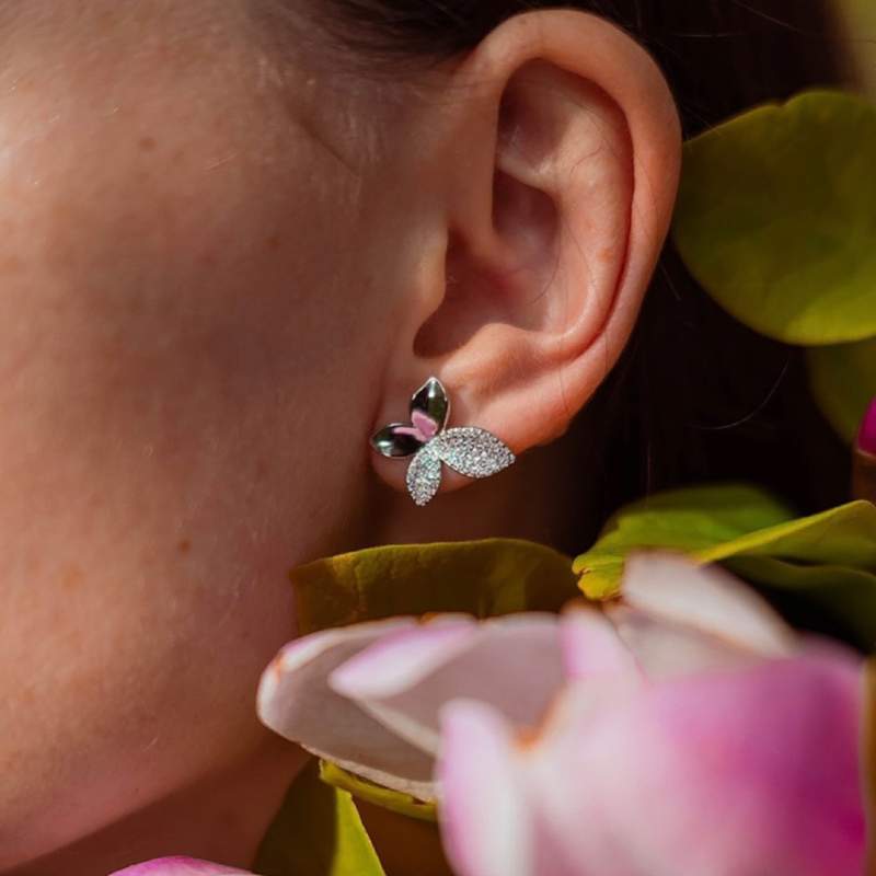 Boucles d'oreilles argent 925 motif fleur zirconias - vue porté 2