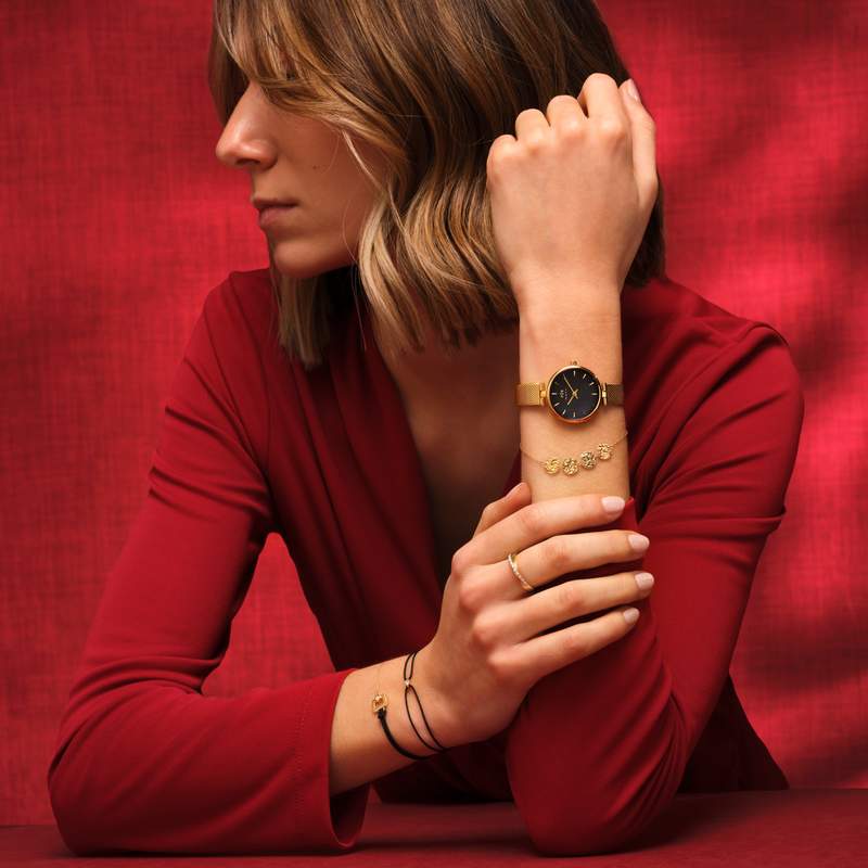 Montre MATY femme bracelet acier inoxydable doré - vue porté 3