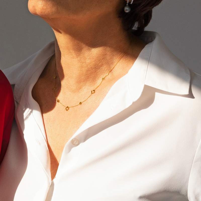 Collier or 375 jaune - vue porté 2