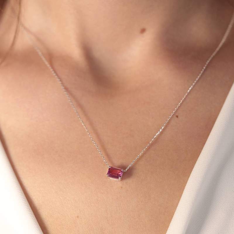Collier or 750 blanc tourmaline rose 0.8 ct 45 cm - vue porté 1