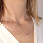 Collier or 750 blanc tourmaline rose 0.8 ct 45 cm - vue porté 2
