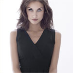 750 yellow gold pendant with 0.50 carat H/SI diamond - worn view 1