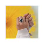 Bague argent 925 pierre imitation noire et zirconias - vue porté 2