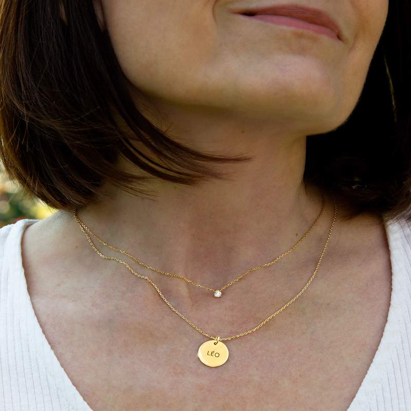 Collier plaqué or médaille personnalisable 45 cm - vue porté 1